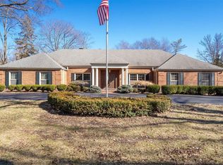 2 Indian Creek Ln, Saint Louis, MO 63131