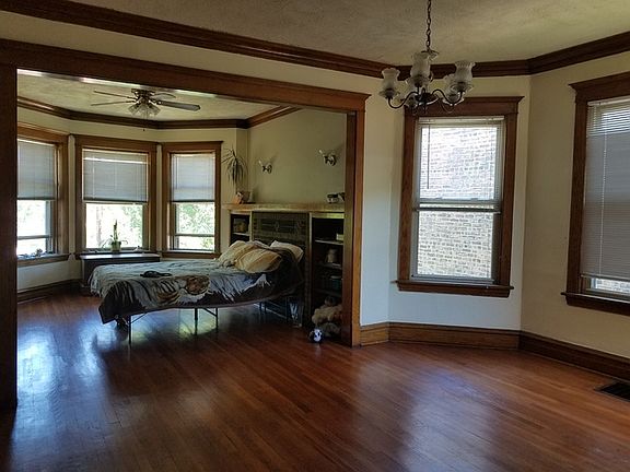 5th image of 5013 W Montrose Ave
