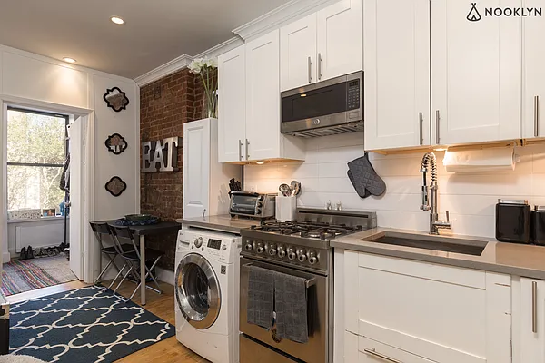 Rented by Nooklyn NYC LLC | media 9