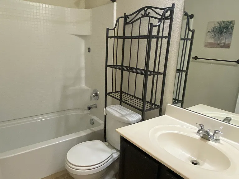 9145 Blackstone Dr — Photo 23