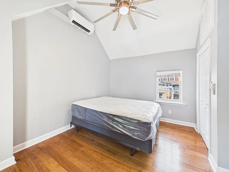 918 Waverly St — Photo 20