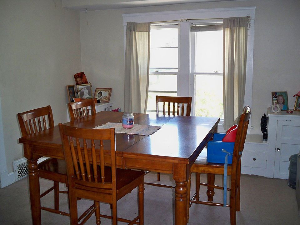 2nd image of 1574 Mars Ave