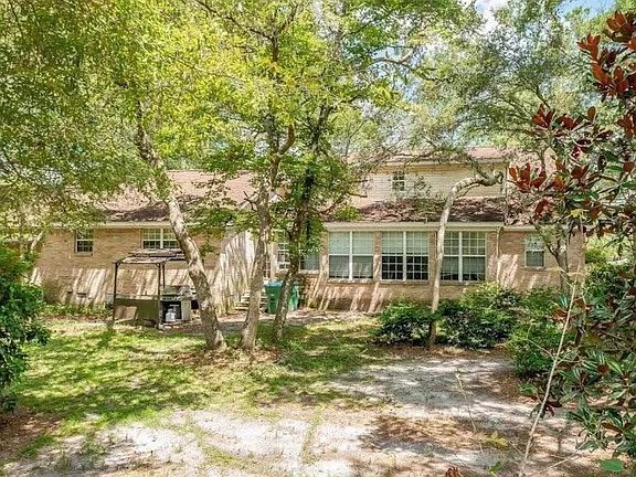 3rd image of 131 Carmel Ln
