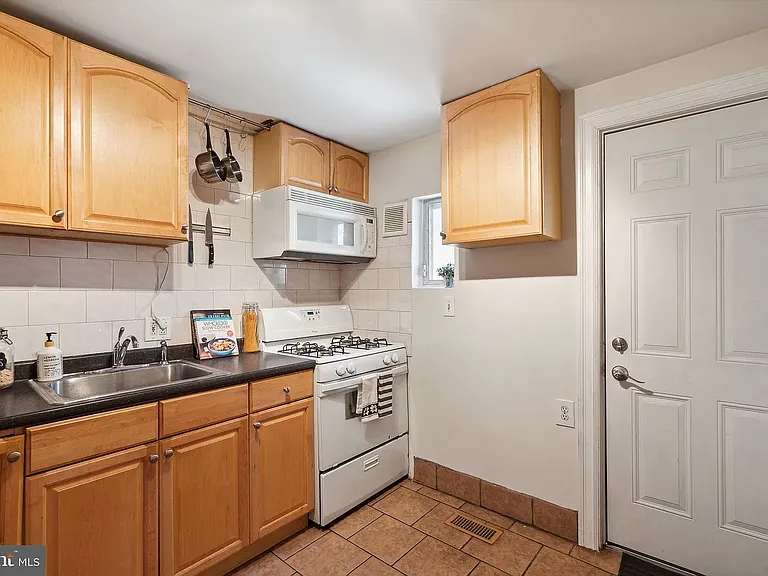 3260 Webb St — Photo 8