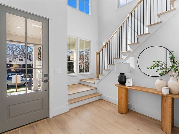 5th image of 1140 Rosedale Dr NE