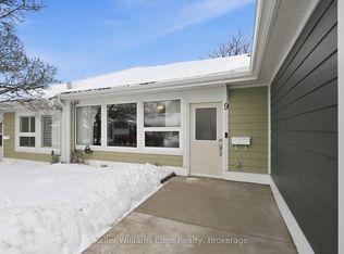 9 Gates Ln, Hamilton, ON L9B 1T8