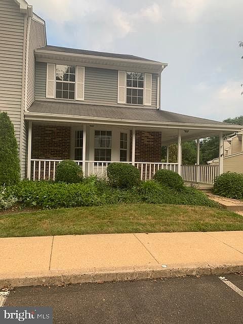 1st image of 105 Fair Oaks Ct