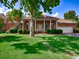 8692 Edgehill Dr SE, Huntsville, AL 35802