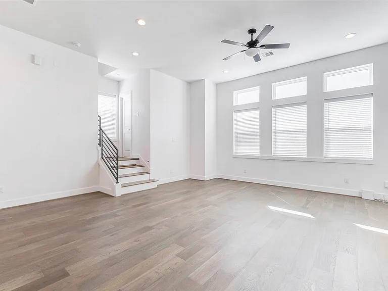 334 Eastwood St — Photo 13