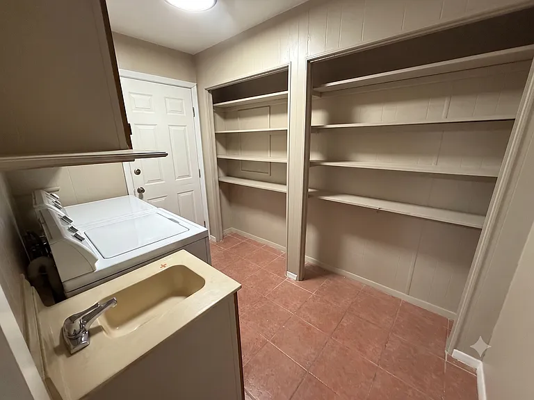 223 W Avenue J — Photo 11