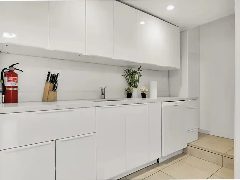 2710 SW 22nd Ave — Photo 32