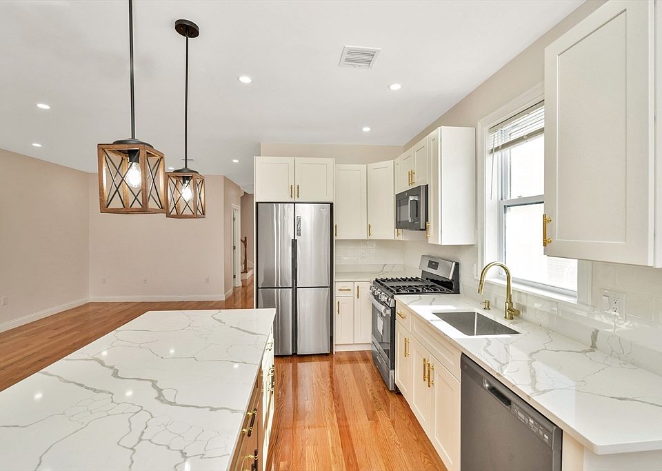 1st image of 30 Hiawatha Rd