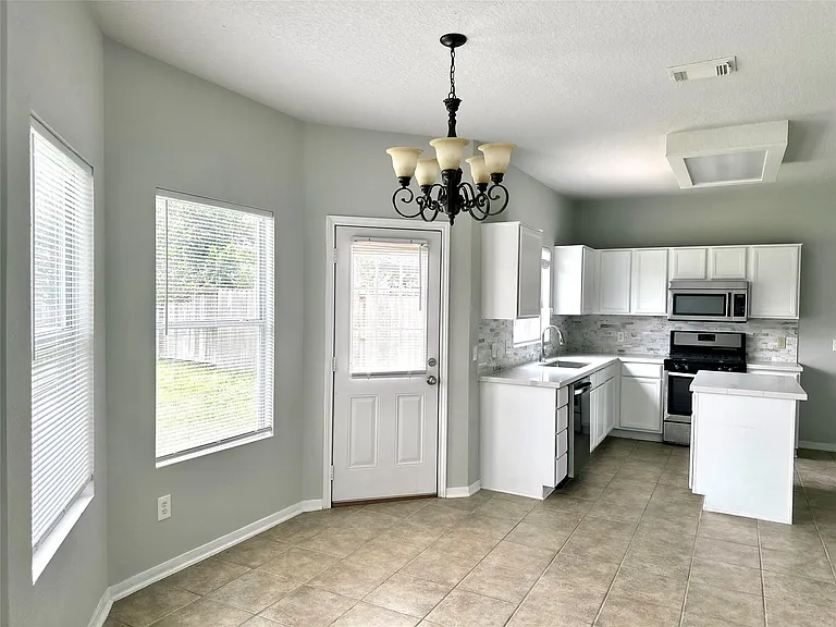 15410 Fir Woods Ln — Photo 8