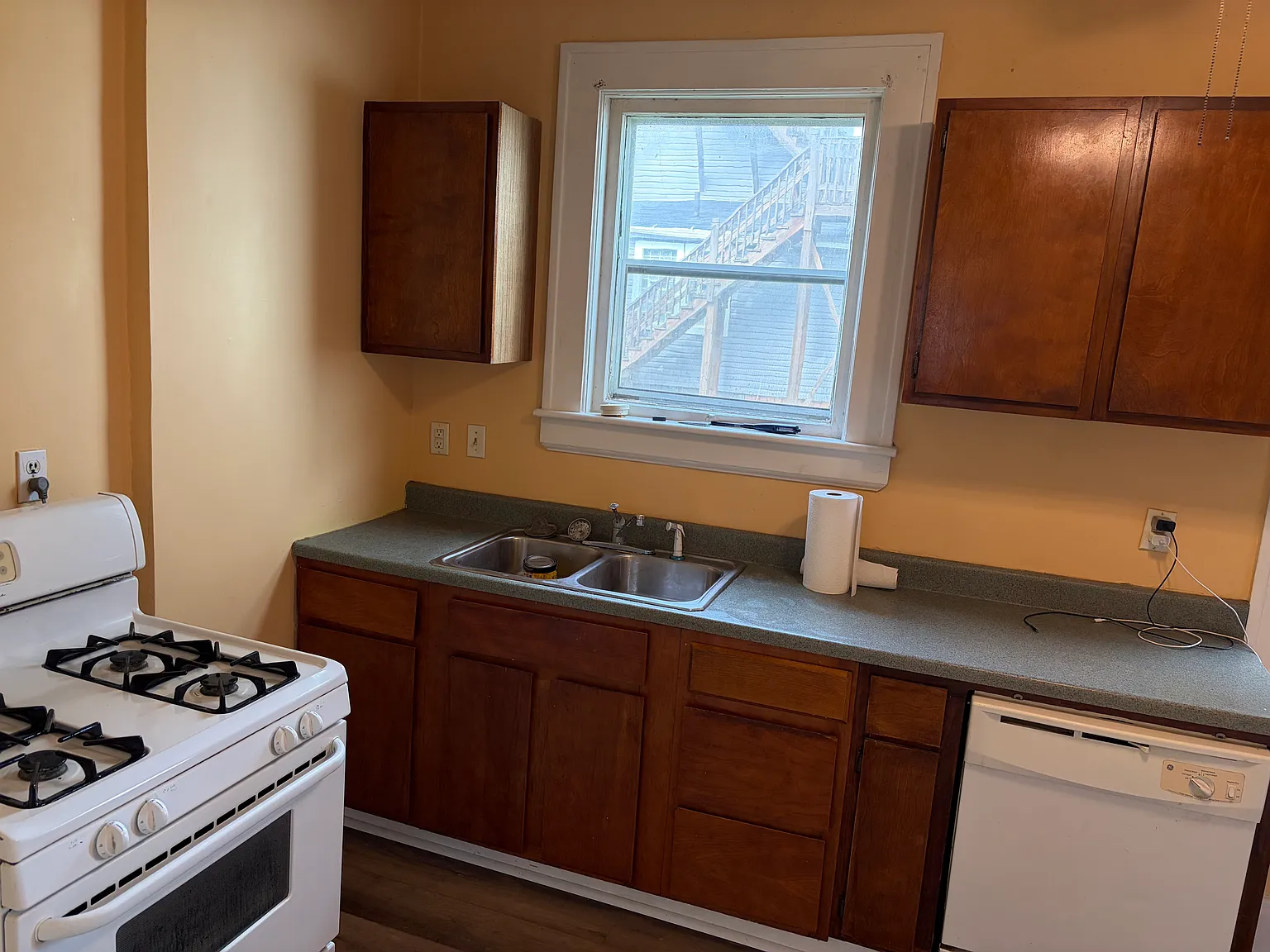 585 Colfax Pl — Photo 4