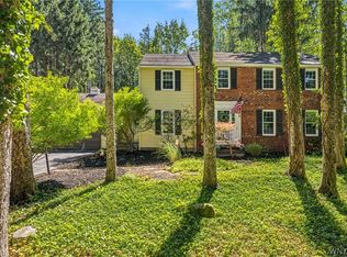 97 Tanglewood Dr W, Orchard Park, NY 14127
