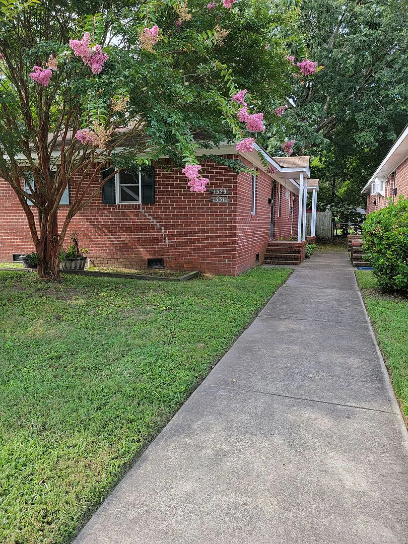Building Photo - 1329 E Balview Ave
