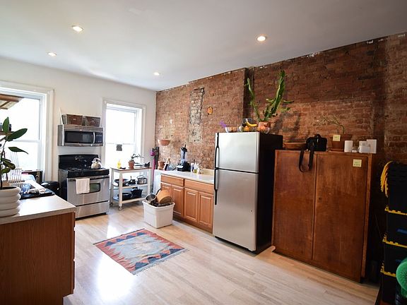 2nd image of 398 5th Ave APT 3