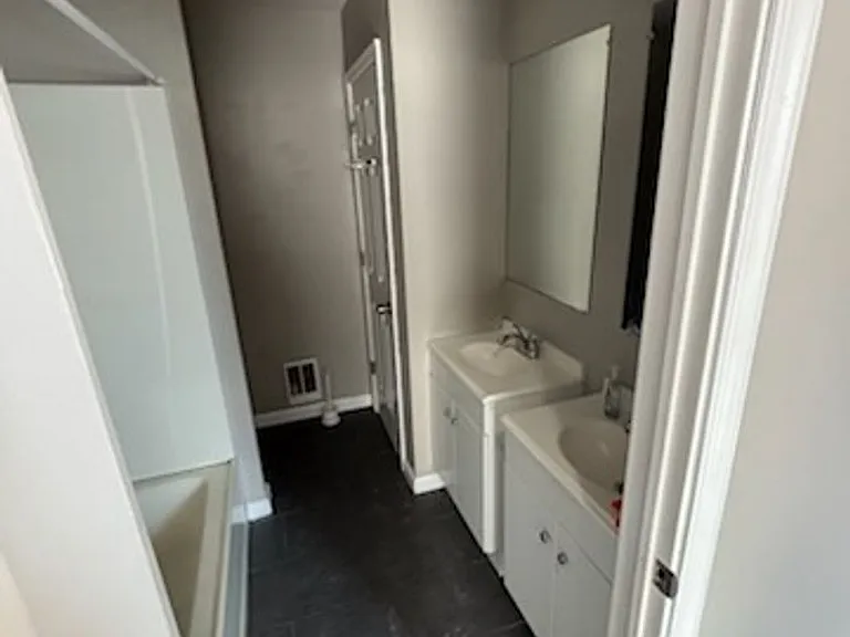 1835 E Monmouth St — Photo 13