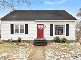 424 52nd St SE, Kentwood, MI 49548