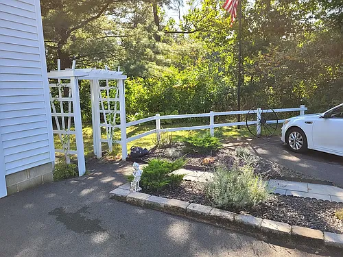 22 Laura Dr Photo 1
