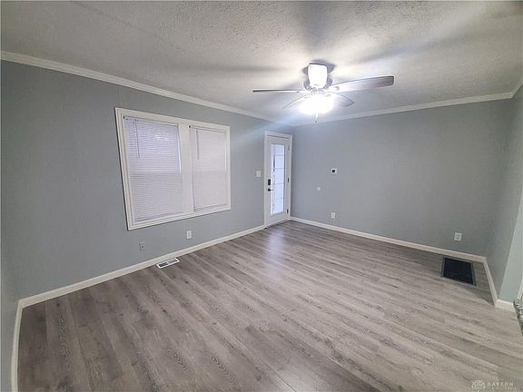 4th image of 2812 Harvey Ave
