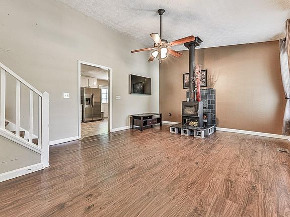 3rd image of 25 Mission Ridge Dr SW