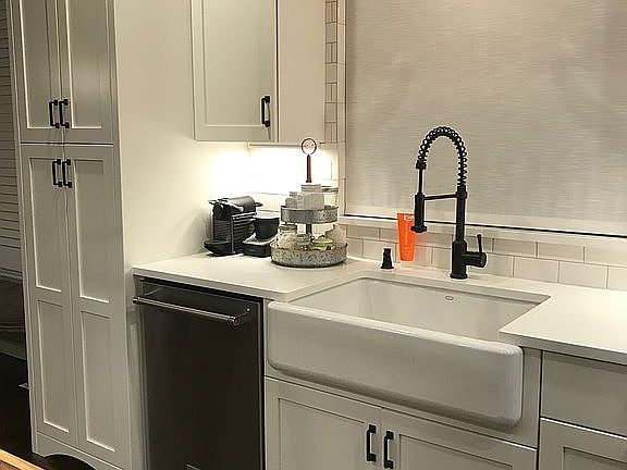 Farm sink & quartz counters