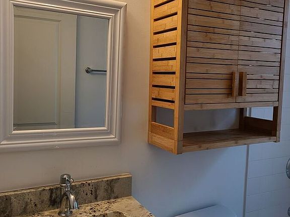 4th image of 4216 N Leavitt St #1