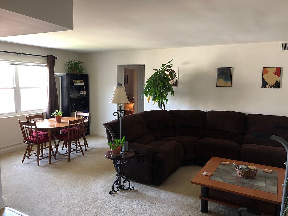living/dining room 1