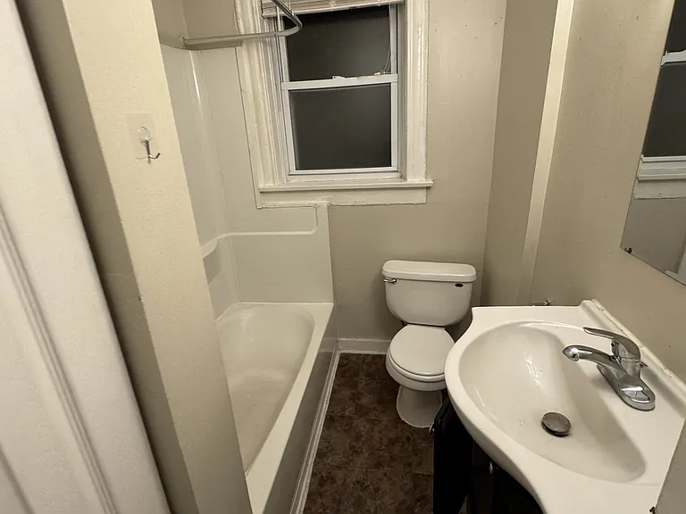 2114 Portis Aveapt #A — Photo 7