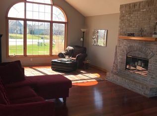 312 Blue Water Ct, Dousman, WI 53118