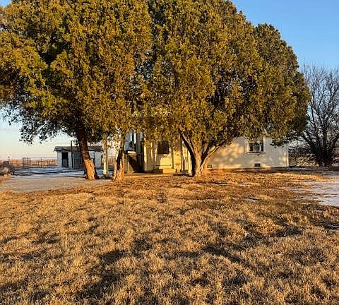 3rd image of 1601 Peterson Rd S