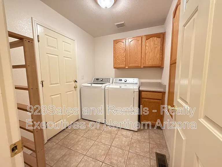 1808 W University Ave — Photo 6