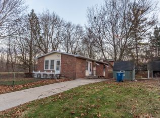 2060 Winewood Dr, Ann Arbor, MI 48103