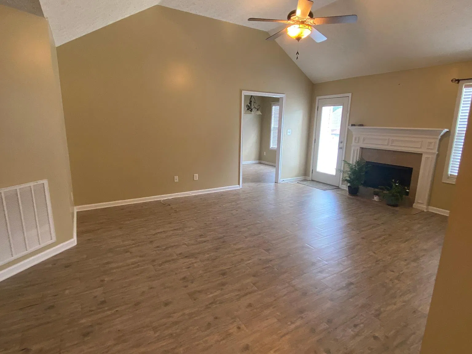 3 bed, 1400 sqft, $1,725 — Photo 2