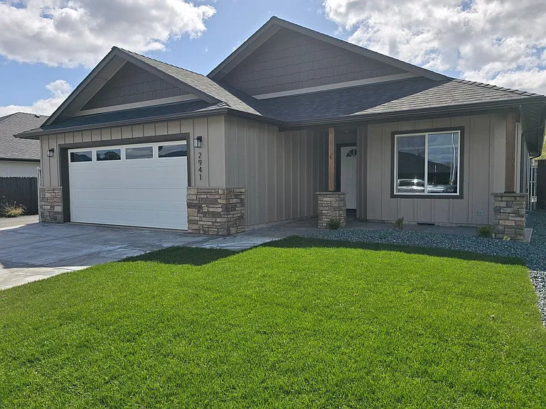 2941 Naples Dr — Photo 1