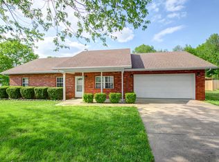 209 Country Ln, Mount Vernon, MO 65712