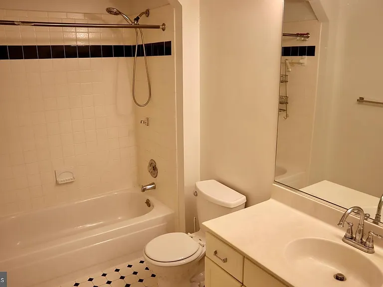 17105 Thatcher Ct — Photo 24