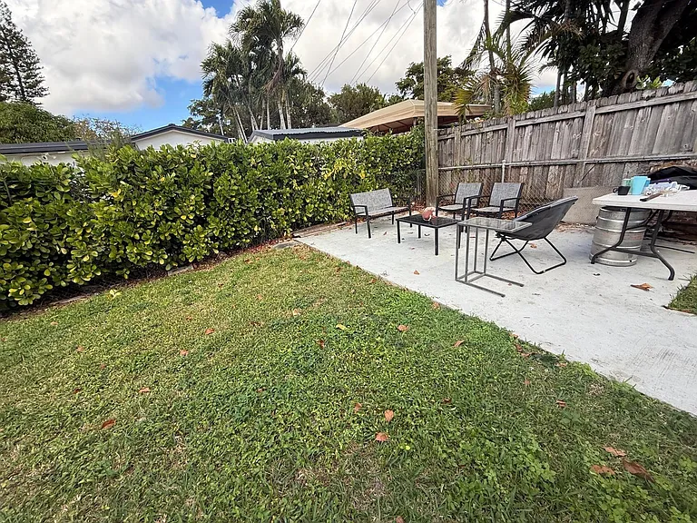 6041 SW 17th St — Photo 25