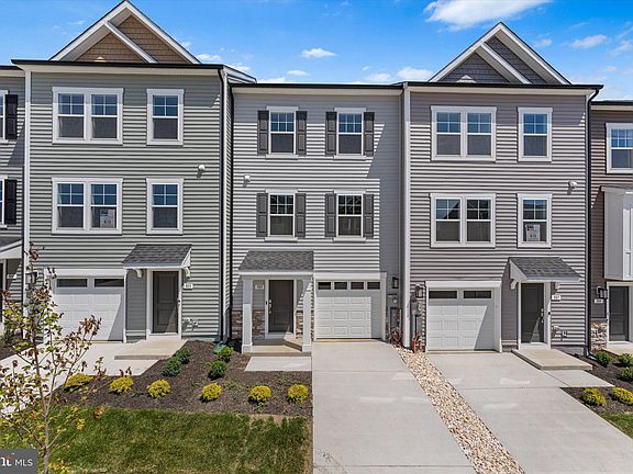 2nd image of 505 Fontana Cir