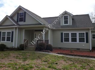 121 Ladson Spring Trl, Mills River, NC 28759