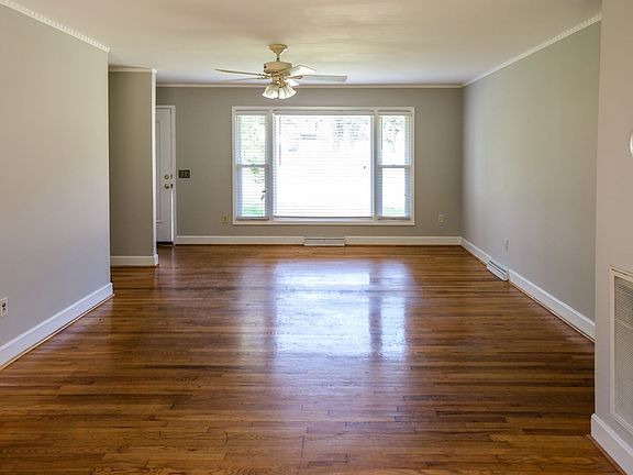 3rd image of 6 Hardale Ln