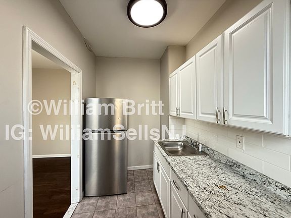 2nd image of 9 Bentley Ave APT 11