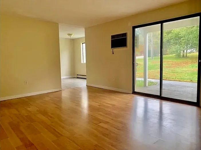 2400 Skyline Dr #1 — Photo 2
