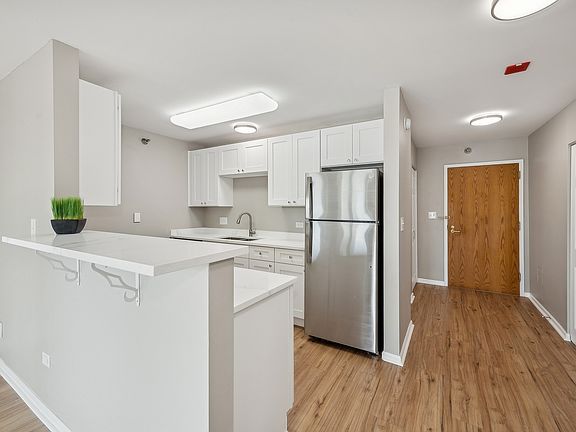 2nd image of 345 N La Salle Dr APT 3705