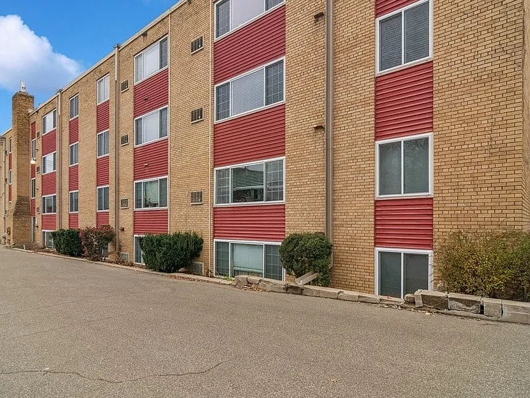Cove at Linden Hills — Photo 25