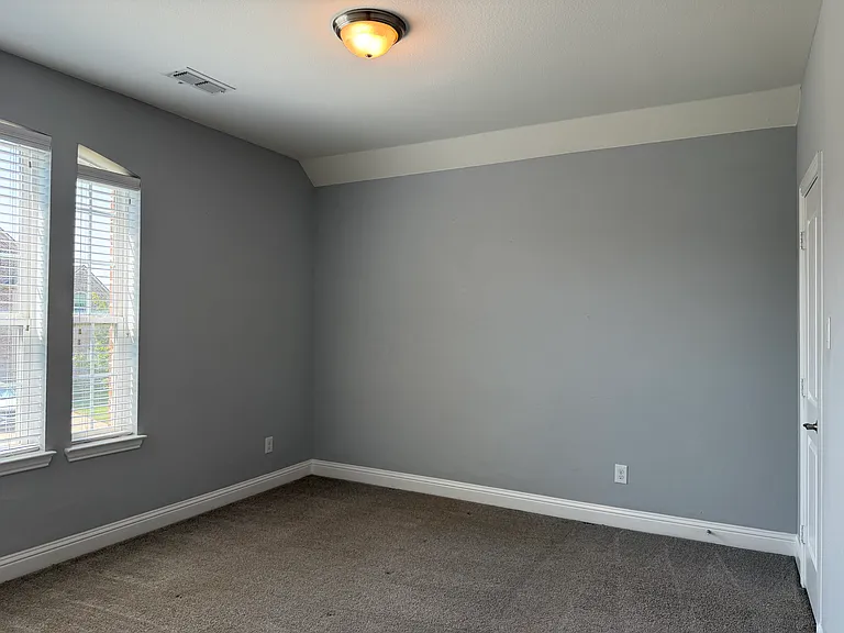 2417 Kingsgate Dr — Photo 14