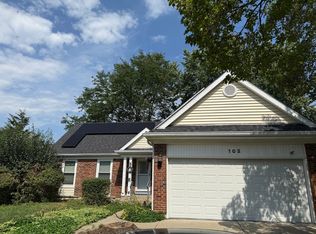 102 Adair Ct, Vernon Hills, IL 60061
