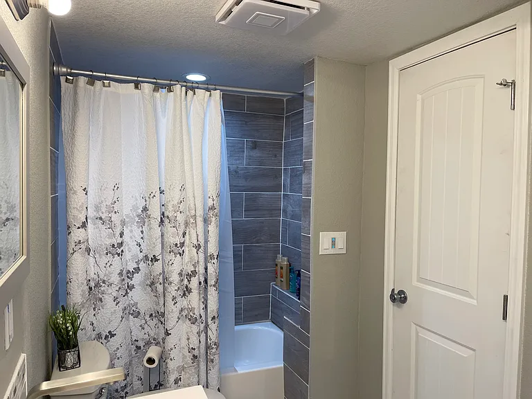 1342 Worchester St — Photo 23