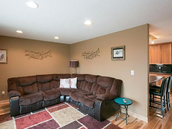 4th image of 126 Oreole Dr NE